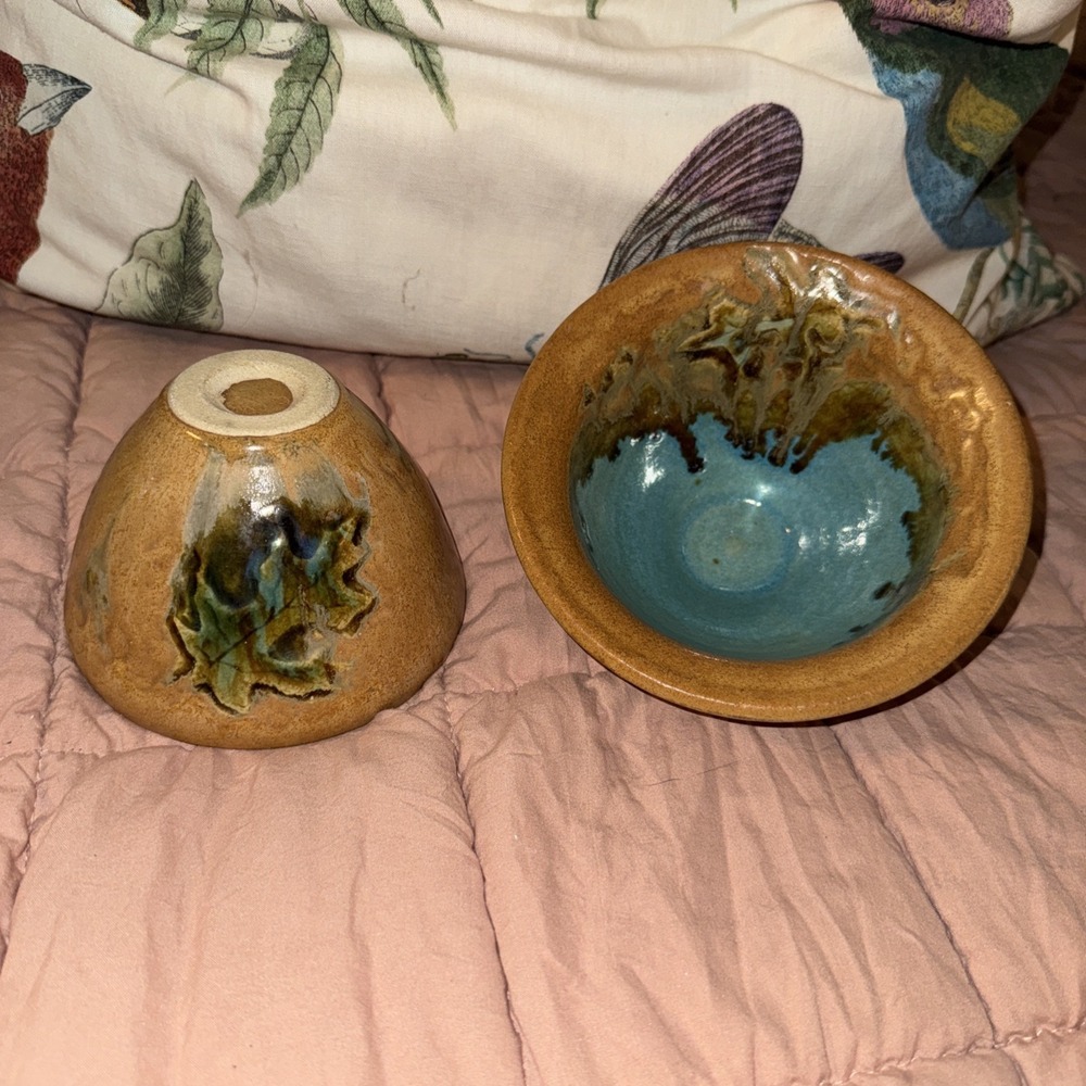 2 Handmade Nesting Ceramic‎ Glazed Bowls Leaf Pattern